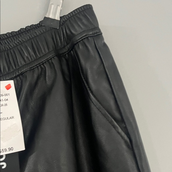 Ricki's Sleek Black Joggers Size Large - Picture 8 of 9